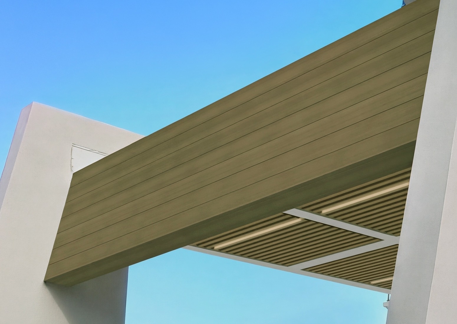 Current fascia
